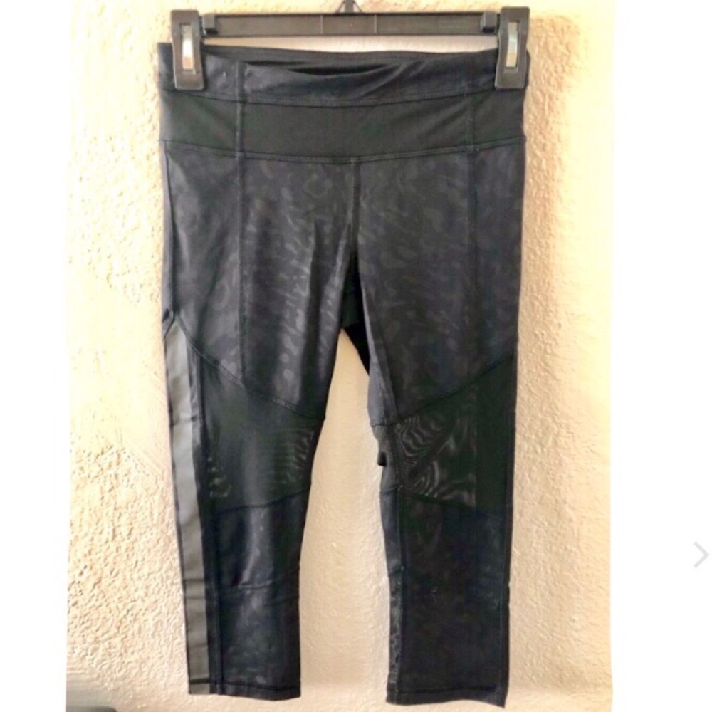 Lululemon Black mesh+pattern Capri high waist